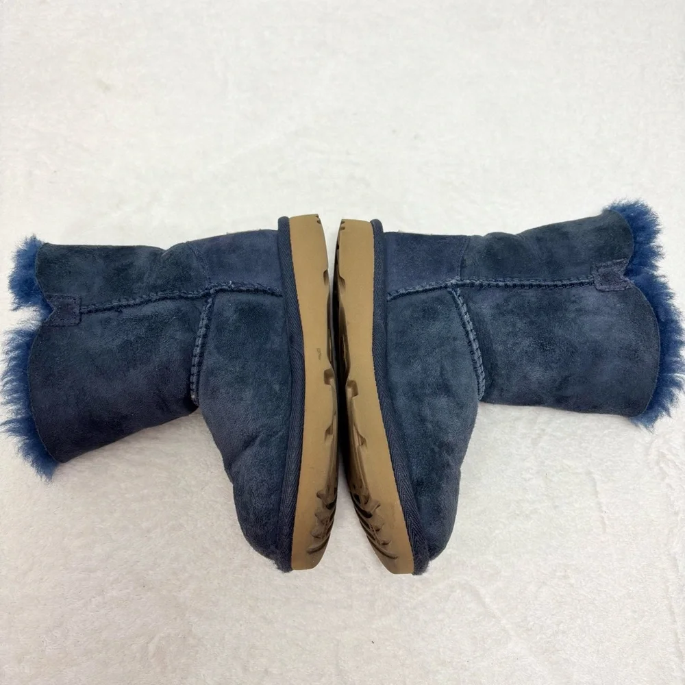 UGG Bailey Button‎ Blue Shearling Boots Size 9 Toddler